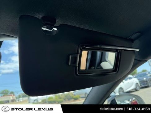 Used 2023 Volvo XC40 B5 Plus image 32