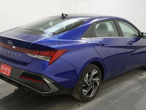 New 2024 Hyundai Elantra SEL w/ Convenience Package image 15