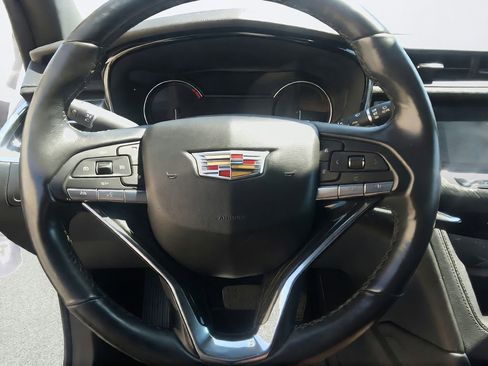 Used 2020 Cadillac XT6 Premium Luxury FWD image 22