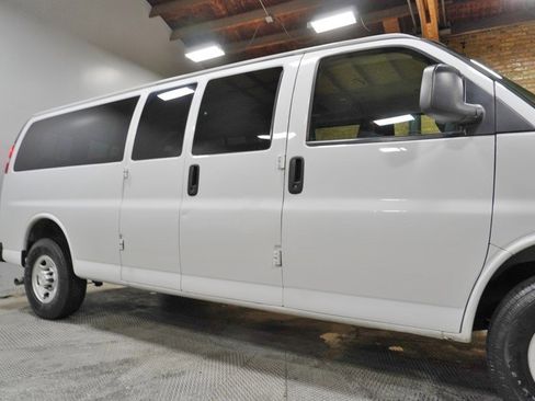 Used 2019 Chevrolet Express 3500 LS image 8