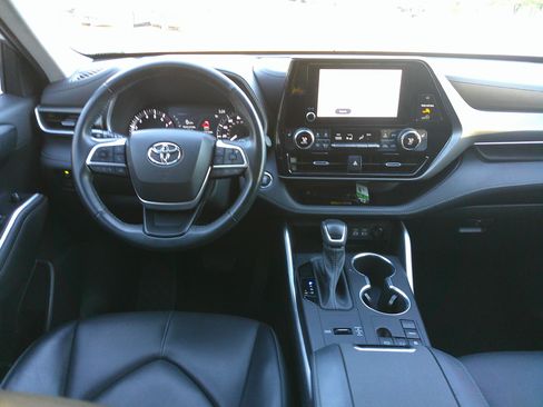 Used 2023 Toyota Highlander XLE image 31