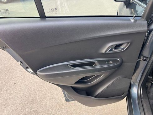 Used 2022 Chevrolet Trax LT w/ LT Convenience Package image 20