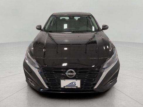 Used 2025 Nissan Altima 2.5 SV FWD image 13
