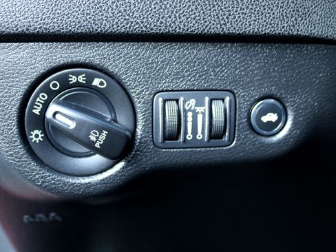 Used 2020 Dodge Charger SXT w/ Blacktop Package image 18