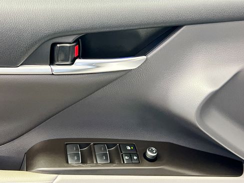 Used 2023 Toyota Camry XLE image 16