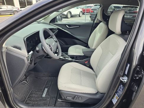 New 2025 Kia Niro EX image 11