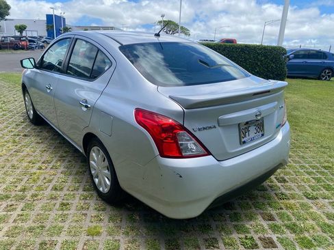 Used 2015 Nissan Versa SV FWD image 5