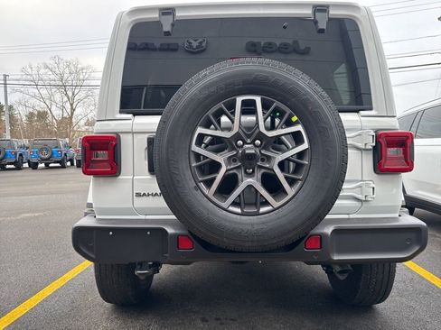 New 2026 Jeep Wrangler Unlimited Sahara AWD/4WD image 5