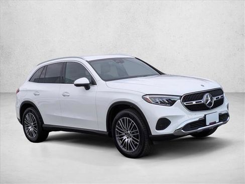 Certified 2025 Mercedes-Benz GLC 300 image 6