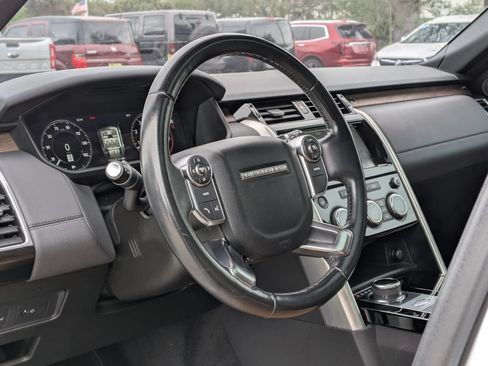 Used 2018 Land Rover Discovery HSE AWD/4WD image 17