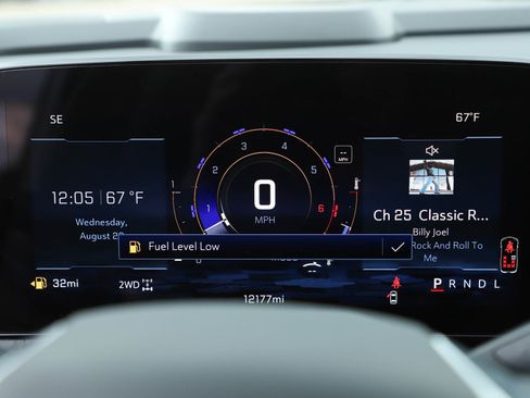 Used 2025 Chevrolet Suburban LT w/ Comfort Package AWD/4WD image 23