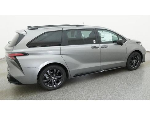 New 2026 Toyota Sienna XSE FWD image 10