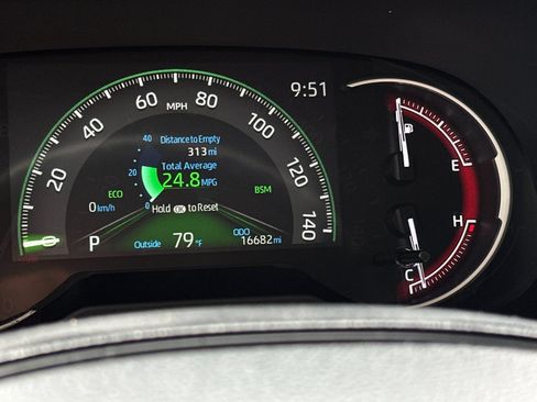 Used 2025 Toyota RAV4 XLE FWD image 25