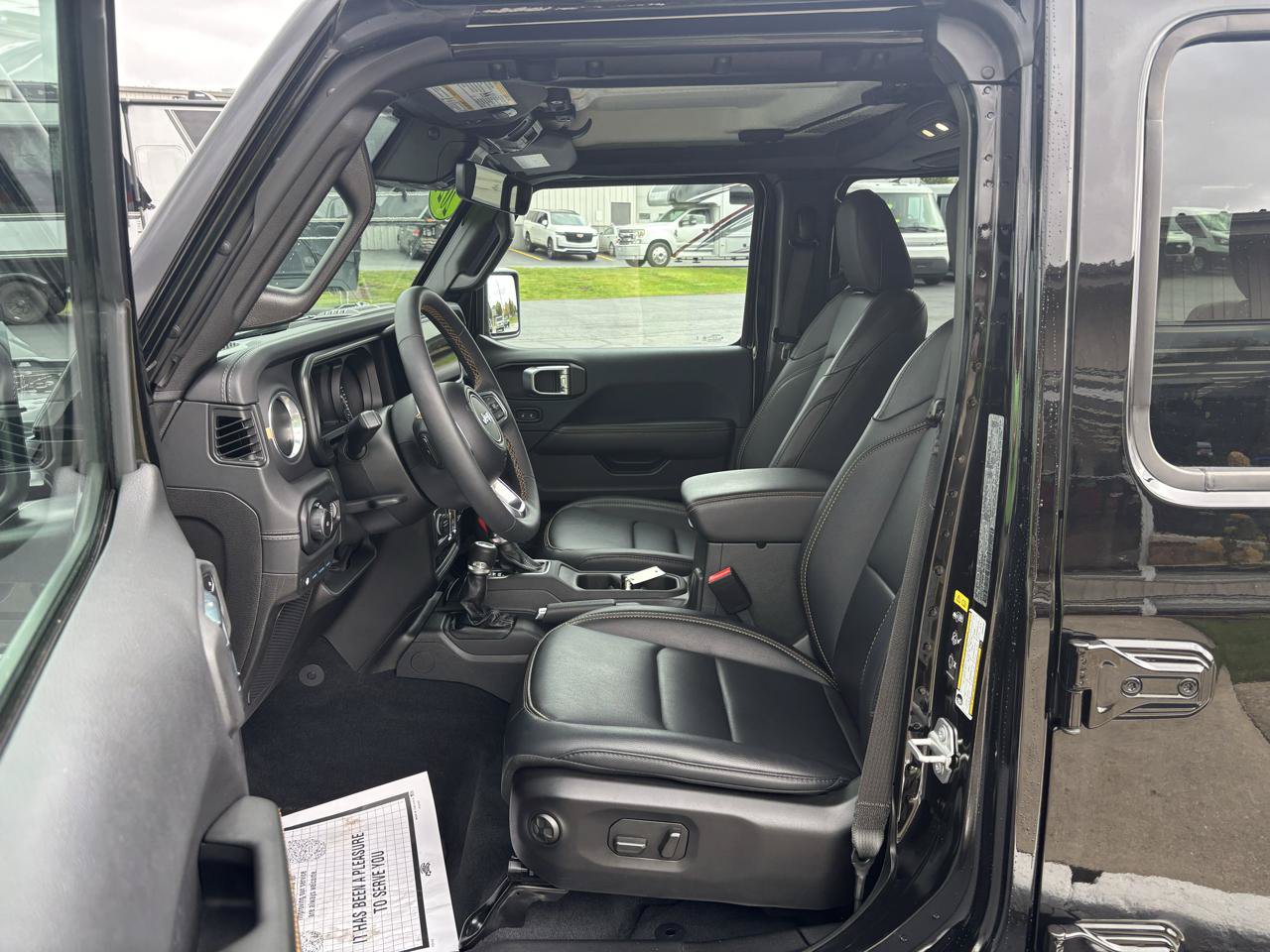 Used 2024 Jeep Wrangler Unlimited Sahara w/ Technology Group AWD/4WD image 9