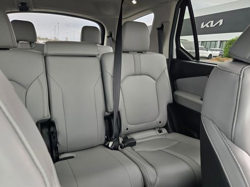 Used 2025 Honda Pilot Touring image 14