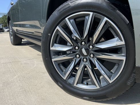 Used 2024 Cadillac Escalade ESV Sport Platinum AWD/4WD image 6