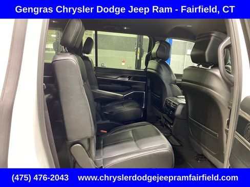 Certified 2024 Jeep Wagoneer Series III AWD/4WD image 37
