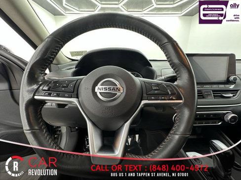 Used 2022 Nissan Altima 2.5 SR AWD/4WD image 12