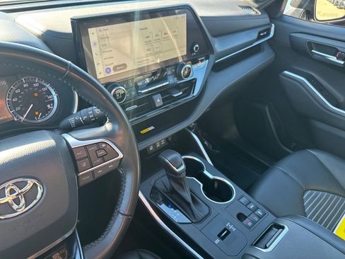 Used 2023 Toyota Highlander XSE image 23