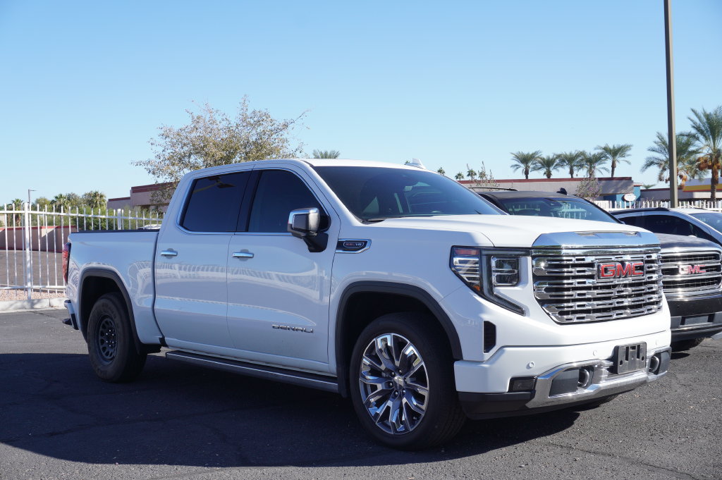 Used 2023 GMC Sierra 1500 Denali w/ Denali Reserve Package AWD/4WD image 3