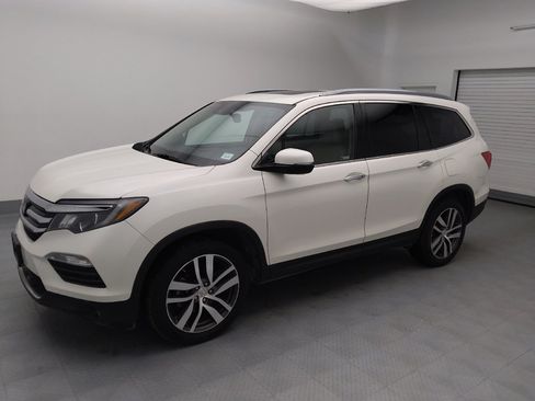 Used 2018 Honda Pilot Touring image 2