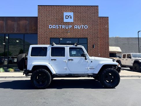 Used 2012 Jeep Wrangler Unlimited Sahara w/ Connectivity Group AWD/4WD image 8