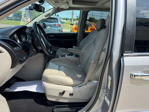 Used 2013 Chrysler Town & Country Limited w/ Luxury Group FWD image 20