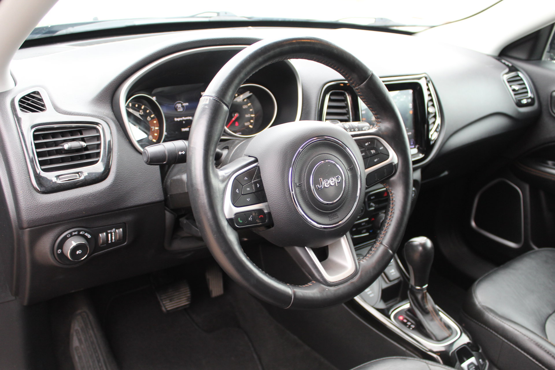Used 2018 Jeep Compass Limited w/ Navigation Group AWD/4WD image 24