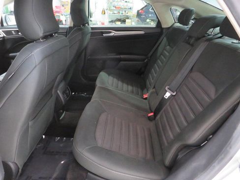 Used 2018 Ford Fusion SE image 11