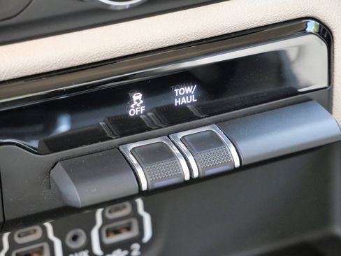 Used 2020 RAM 1500 Laramie image 26