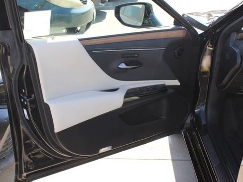 Used 2023 Lexus ES 300h w/ Premium Package FWD image 11