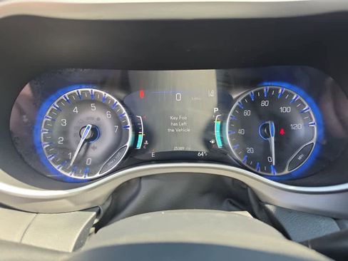 Used 2025 Chrysler Pacifica Select FWD image 15