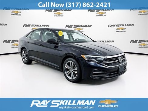 Used 2024 Volkswagen Jetta SE image 1