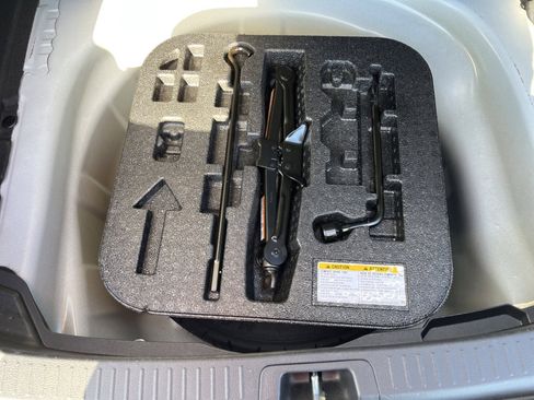 Used 2025 Toyota Corolla LE image 12