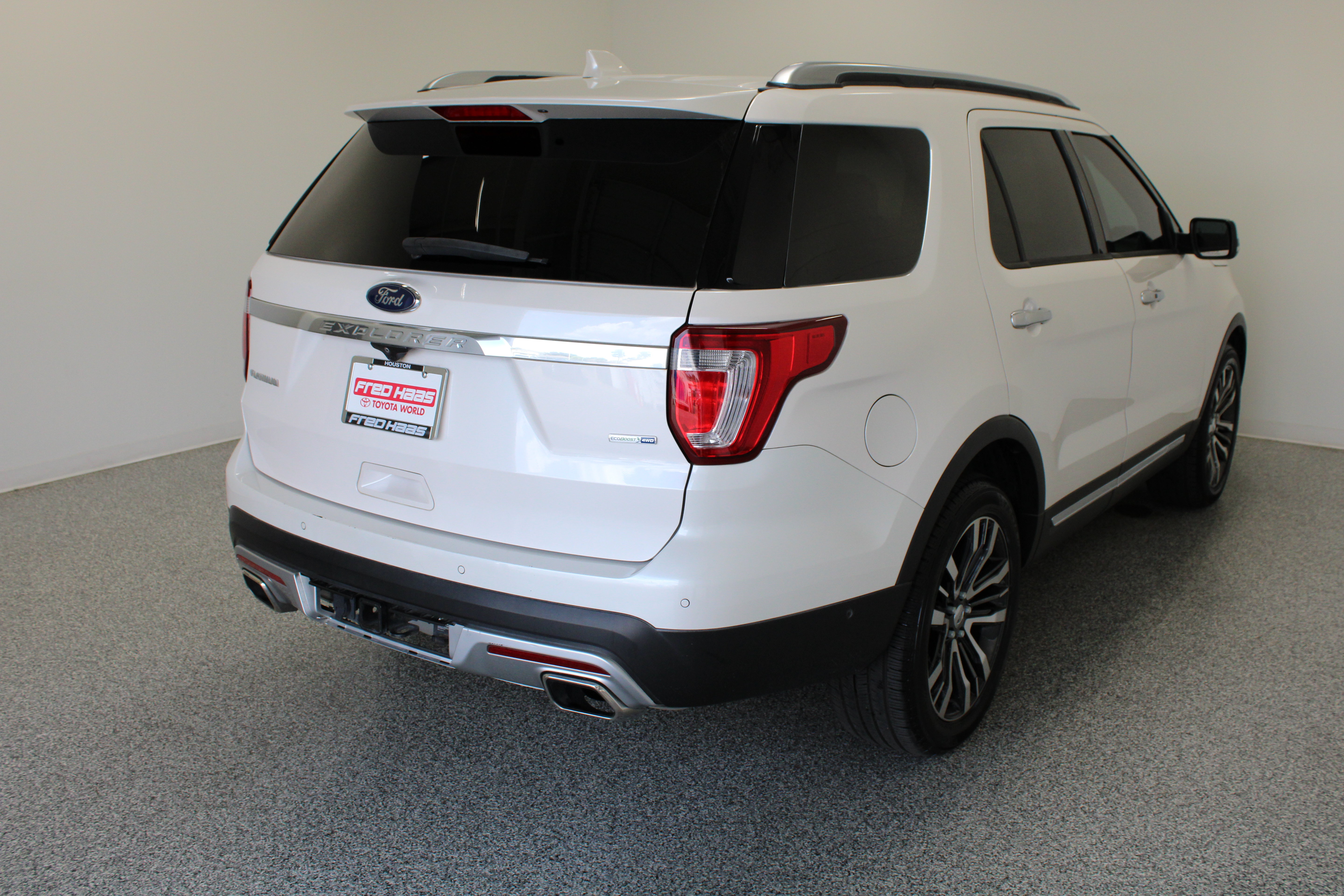 Used 2017 Ford Explorer Platinum AWD/4WD image 7