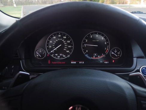 Used 2016 BMW 535i xDrive Sedan w/ Driver Assistance Package image 8