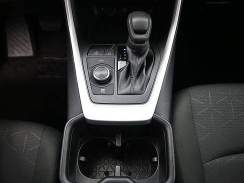 Used 2025 Toyota RAV4 XLE AWD/4WD image 9