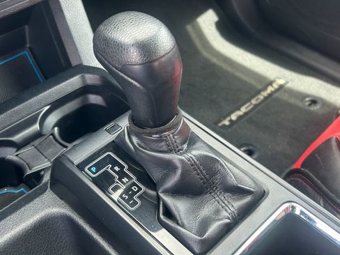 Used 2019 Toyota Tacoma SR5 AWD/4WD image 18