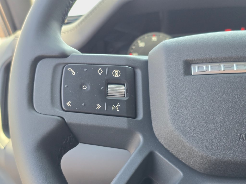 New 2026 Land Rover Defender 110 X-Dynamic SE AWD/4WD image 17