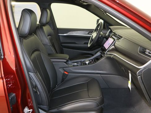 New 2025 Jeep Grand Cherokee Limited image 19