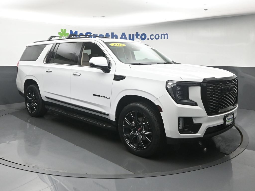 Used 2023 GMC Yukon XL Denali AWD/4WD image 2