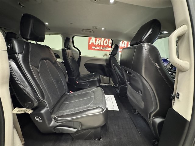 Used 2019 Chrysler Pacifica Limited FWD image 13