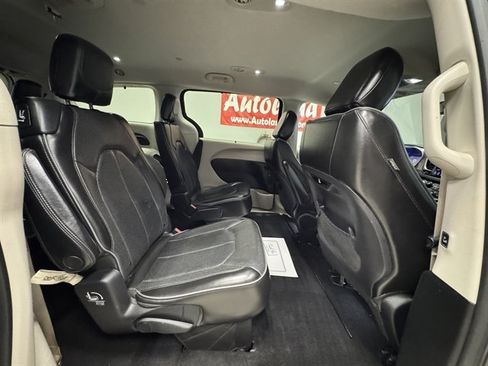 Used 2019 Chrysler Pacifica Limited FWD image 13
