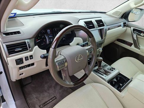 Used 2019 Lexus GX 460 Premium w/ Premium Package AWD/4WD image 10