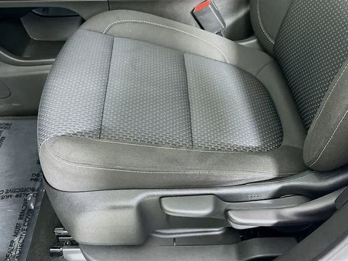 Used 2023 GMC Acadia SLE image 29