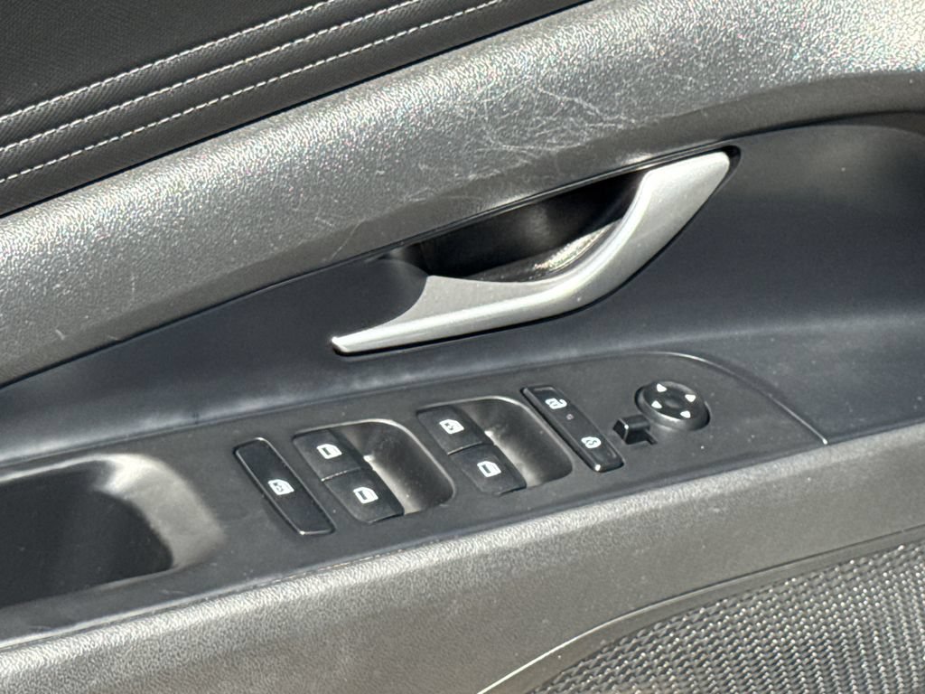 Used 2025 Hyundai Elantra SEL FWD image 25