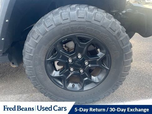 Used 2023 Jeep Gladiator Sport AWD/4WD image 23