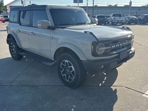 Used 2025 Ford Bronco Outer Banks AWD/4WD image 2