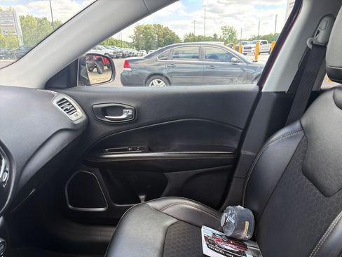 Used 2021 Jeep Compass Latitude AWD/4WD image 38