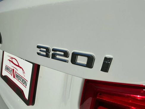 Used 2017 BMW 320i Sedan image 18